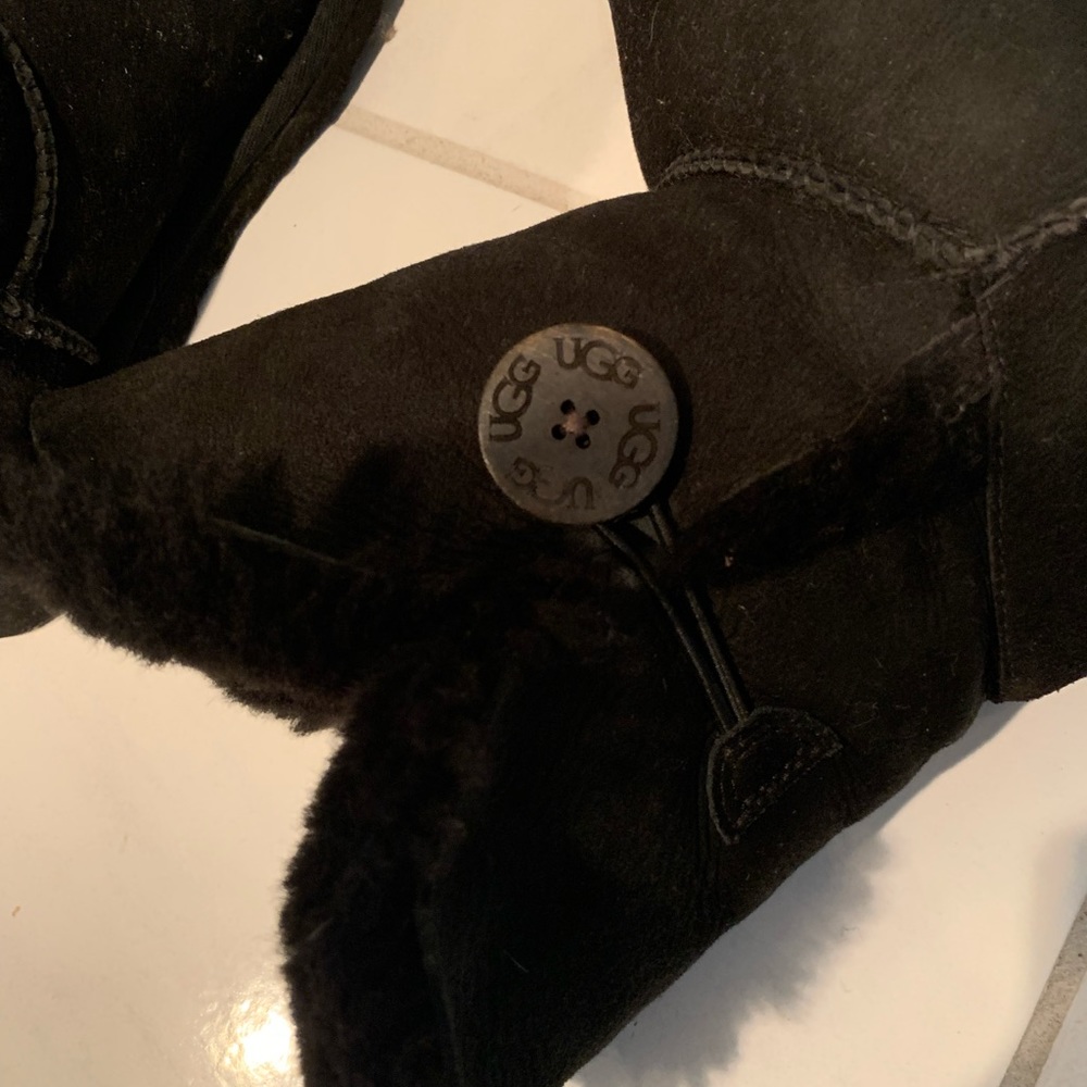 Uggs (Black) - image 4